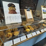 マメコ ホッカイドウ ソイ マフィン ベイク ショップ - 商品棚