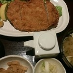 活豚料理 新宿 inton - 薄切りロースの重ねとんかつ（900円）