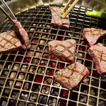 炭火焼肉 石垣庵 - 炭火焼き