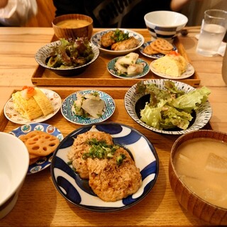 おともトごはん おかもト食堂_1