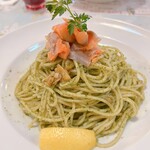 キャナリィ ロウ 鶴見緑地店 - スイートバジルのペペロンチーノ、スモークサーモン