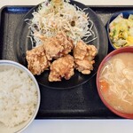 吉野家 - 料理写真:唐揚げ定食(豚汁変更)&お新香