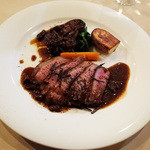 サンク・オ・ピエ - クリスマスディナー2014(10000円・外税)のシャラン産窒息鴨とフォアグラのソテー ドライポルチーニのソース トリュフ風味