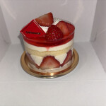 シャトレーゼ - 料理写真:プレミアム苺フレジェ