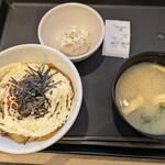 松屋 - 料理写真:マヨキムチ牛めし、ご飯小盛、追加でクーポンのポテサラ