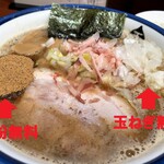 つけめん 玉 - 中華そば970円　無料の魚粉と玉ネギを追加