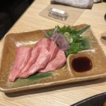 万両 本町御堂筋店 - タン刺し