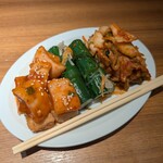 焼肉 ジャンボ 白金 - 自家製キムチ盛り合わせ