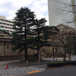 Kahei Hakubutsukan Nai Baiten - 道路を挟んで向かい側に日本銀行本店本館