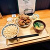 BOB KITCHEN - 【(3個)人気No1！若鶏のジューシー醤油唐揚げ定食】(¥1680)、【ネギ塩ソース】(¥50)