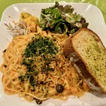 Brasserie IIDA - 本日のパスタランチ(サーモンとキノコのクリームパスタ 大盛)