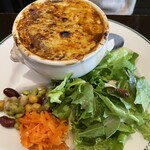 オー バカナル - オニオングラタンスープとサラダのプレート　1550円