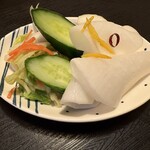 とんかつ桂 - 瑞々しく絶妙に美味しい漬物。