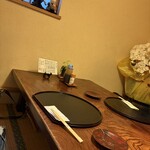 とんかつ桂 - 個室風小上がりのお座敷。4名くらいまで座れそう。