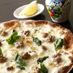 Pizzeria Romana Gianicolo - 自家製ソーセージのピッツァ