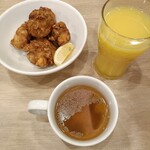 ガスト - 料理写真:ガストは誰でも飲めるスープもあるよ！今日はトマトコンソメ