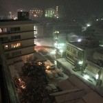 湯快リゾート あわづグランドホテル別館 - 粟津温泉の「湯快リゾート あわづグランドホテル別館」。写真は客室からの風景。雪が降り続き、辺り一面雪景色です。
            
