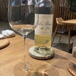 REnatre - そんな白子に合わせてくださったのは、フルルードラック！！湖の花の意味がありフルーティーな白ワインです。ボルドーの三級シャトーラグランジュが造る白ワインです✨