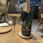 REnatre - 最初のペアリングは泡からスタート　シャンパン　ジャンベッセル　エキストラブリュト　キリッとした味わいと濃いめの味がアミューズとよく合う