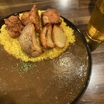 欧風カレー専門店 ゴールデンカップ - スパイシーチキンフライカレー　と　いもっ