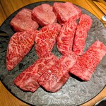 焼肉 ジャンボ 白金 - 厚切り牛タン、カイノミ、上カルビ