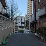 RAMEN MATSUI - 階段降りると外苑西通りです。