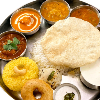 本場の南インドを味わう、スパイス香るヘルシー定食とカレー