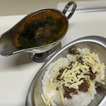 かれーの店 うどん  - オイスターオーシャン（1月限定プレミアムかれー）、トマト、チーズ、スパイシーひき肉