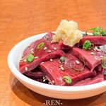 焼肉やっちゃん - こころ刺し 880円
