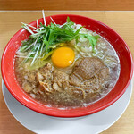 煮豚月見うどん 中西製作所 - 煮豚月見うどん