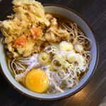 文殊 - かき揚げそば＠税込500円＋生玉子@税込60円