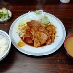 みっちゃん食堂 - 生姜焼き定食   880円