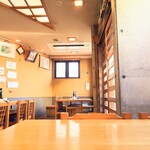 やぶ善 - 玄関周辺の席。