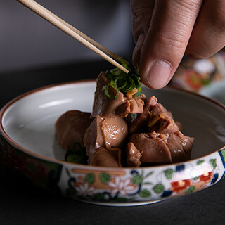 ついついお酒が進む。上質な鶏肉で作り上げる一品料理が勢揃い