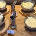 goodspoon pizzeria＆cheese - ■フレッシュチーズ食べ放題の陳列棚(右側)