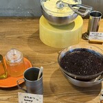 goodspoon pizzeria＆cheese - ■フレッシュチーズ食べ放題の陳列棚(左側)