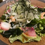 鮪と炭火焼き 俺の割烹 うお炭 - 海鮮サラダ