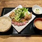 肉系居酒屋 肉十八番屋 - 牛タタキと鶏唐定食