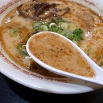 いちろく - スープはマー油がタップリ入っていて、美味しいです♪