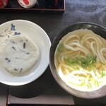 マルタニ製麺 - 料理写真:かけうどん小260円　練り物130円