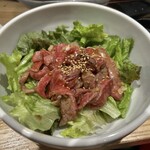 人情焼肉ONIKUちゃん - 「ユッケビビンバ」です。ビビンバ（ご飯）部分は店員さんに無理を言って抜いて頂きました。皆さんの参考にはならないかも知れませんね。