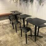 FUK COFFEE Parks - 内観（テーブル席）