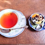 パウリスタ - コーヒーか紅茶を選べます
デザートつき