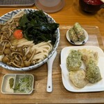 手打ちうどん 上を向いて - 
