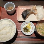 御苑　炉庵 - 旨塩鮭焼き定食