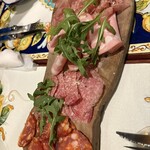 LA STAZIONE DELLA PIZZA - 生ハム、サラミの盛り合わせ