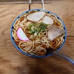 丸デブ - AIの説明通り 中華そば、わんたん の2つしかないけど
            1軒目でランチを食べているので
            
            ●中華そば　600円
            
            を注文してみた