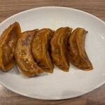 中華街大飯店 - ■四川風焼き餃子５個￥550：通常の焼き餃子とは一線を画すピリ辛でパンチの効いた味わい。