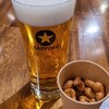 SAKE PLACE - おつまみ①倉田胡椒(カンボジア産)掛け、木桶仕込醤油(弓削田醤油)仕立てのカシューナッツ(税込270円)
お酒①サッポロ黒ラベル(生ビール、サッポロビール)(税込500円)
お会計は770円
