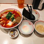蒙古タンメン中本 - 北極JAPAN、低糖質麺変更、背脂、納豆、温泉玉子、のり、魚粉